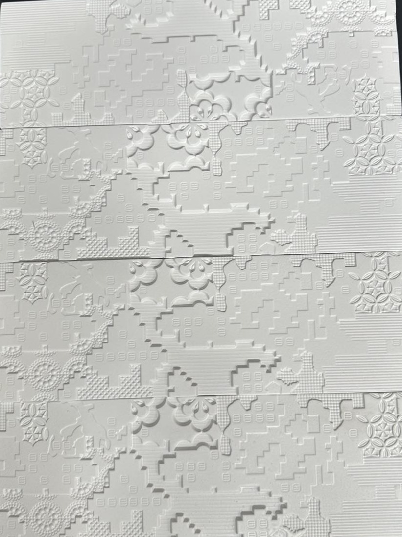 DS-3DCT 1 3D микроциментови стенни плочи в бяло с релефен орнаментален декор, размер 100x300x5 мм